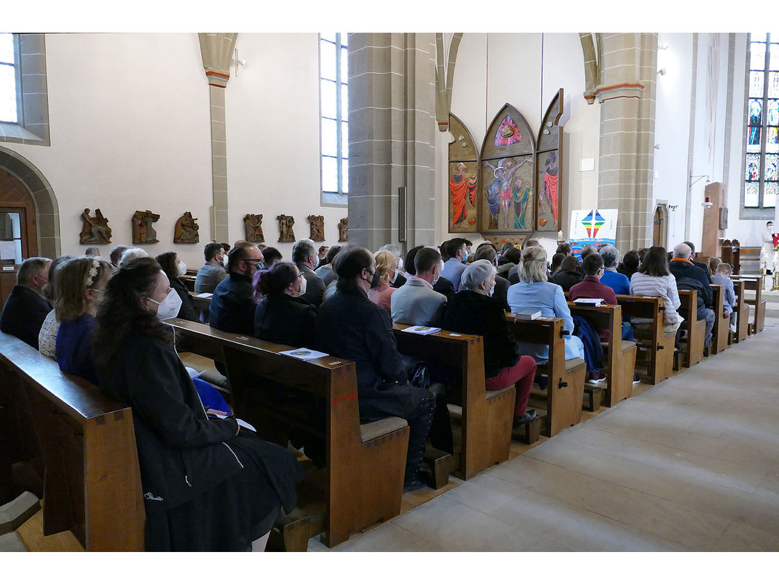 Feier der 1. Heiligen Kommunion in Sankt Crescentius (Foto: Karl-Franz Thiede)